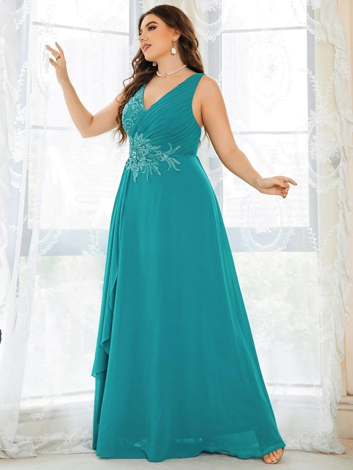 Elegant Lace Rhinestones Applique Chiffon Evening Dress